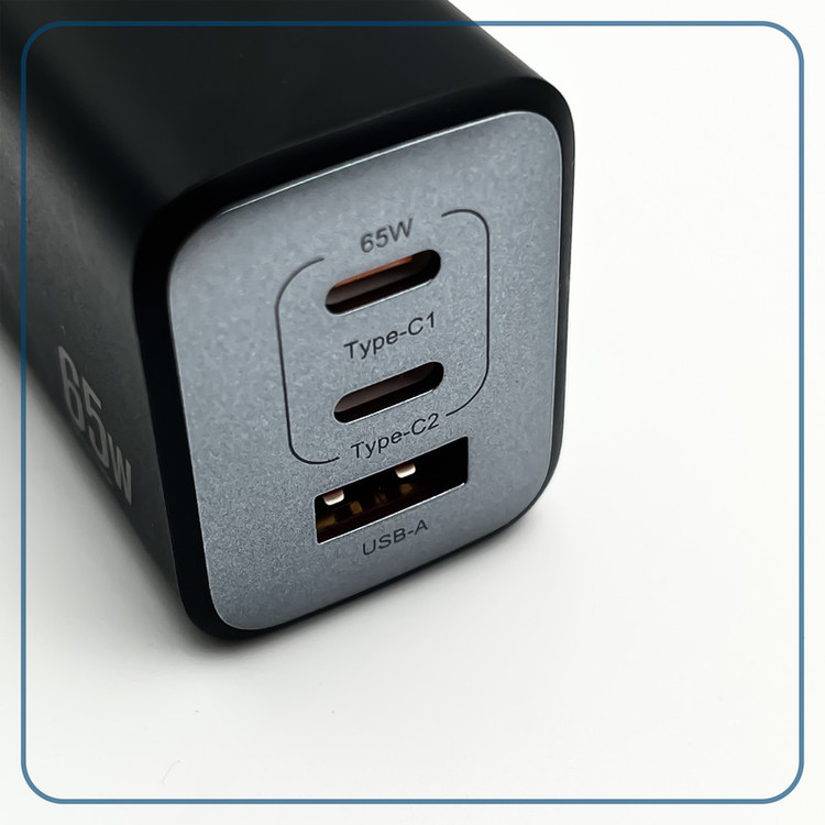 محصول نمونه تستی شارژر دیواری 65 وات 3 پورت وونک مدل PD65w به همراه کابل USB-C